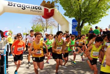 Corrida das Cantarinhas em Bragança na manhã do dia 5 de maio.