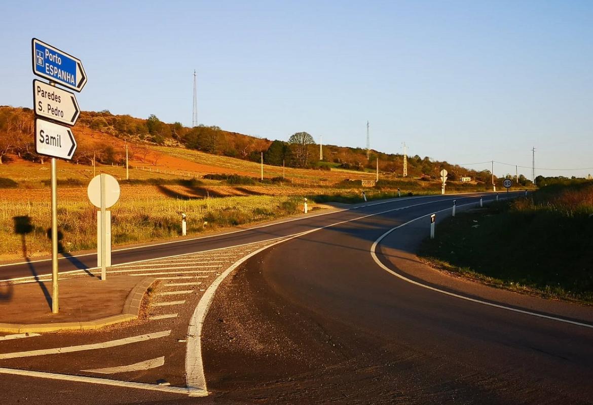 Mulher violentamente agredida foi encontrada por dois jovens na berma da estrada que conduz a Samil